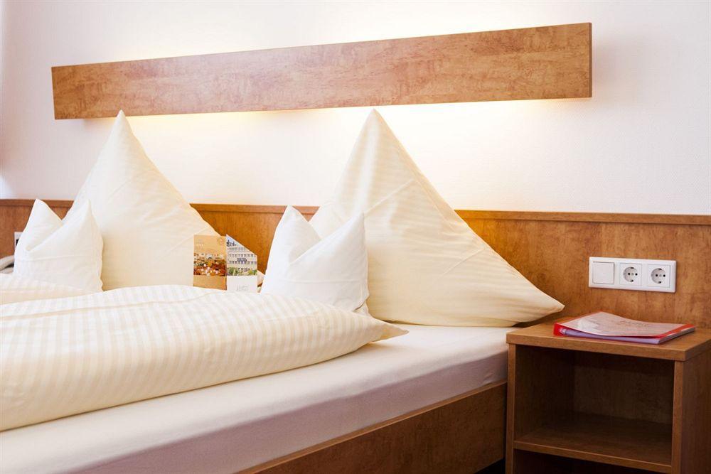 ראטינגן Hotel Am Duesseldorfer Platz מראה חיצוני תמונה